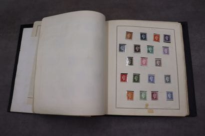Un album de timbres collés, certains sous...