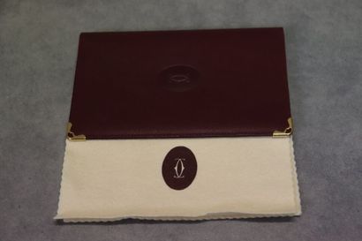 CARTIER. Porte-documents en cuir bordeaux...