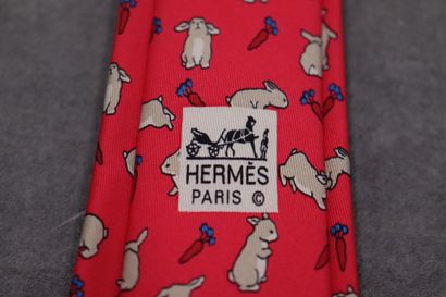 HERMES. Réunion de trois cravates en soie....