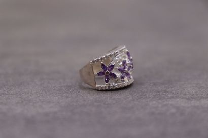 Bague fantaisie acier et strass. TDD: 56