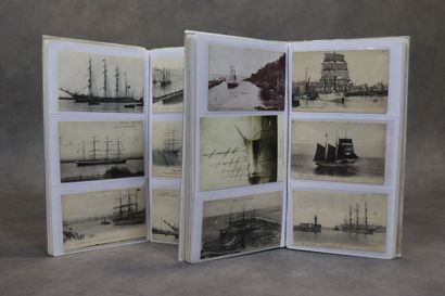 Réunion de deux albums de cartes postales...