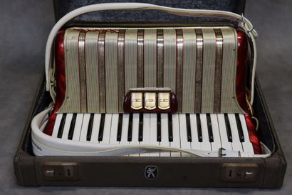HONNER. Modèle Concerto II, accordéon avec...