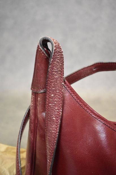 HERMES. Sac Trim en veau box rouge, fermeture...