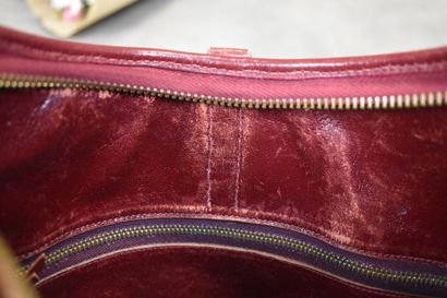 HERMES. Sac Trim en veau box rouge, fermeture...