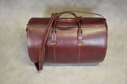 CARTIER. Grand sac de voyage en cuir grainé...