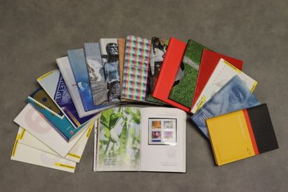 Réunion de divers timbres, dont une dizaine...