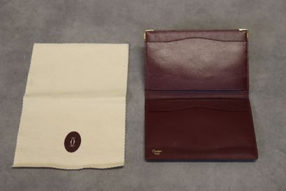 CARTIER. Porte-documents en cuir bordeaux...