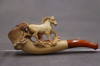 Réunion d'une pipe et un foyer en écume de...