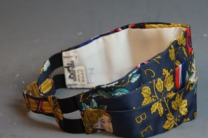 HERMES. Ceinture de smoking en soie imprimée...