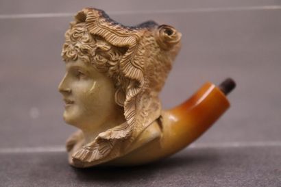 Réunion de d'une pipe et un foyer en écume...