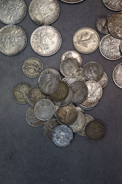 Importante réunion de pièces en argent comprenant...