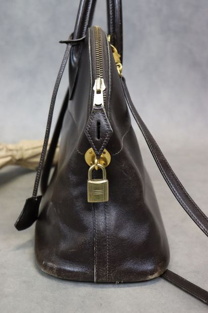 HERMES. Sac bolide en veau box marron et...