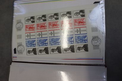 Réunion d'albums de timbres De Gaulle, Bourgogne...En...