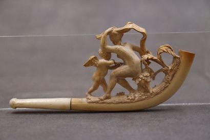 Une pipe en écume de mer représentant cupidon....