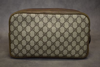 GUCCI. Trousse de toilette en toile enduite...