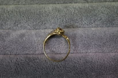 Une bague or jaune 750/°° en forme de lion....