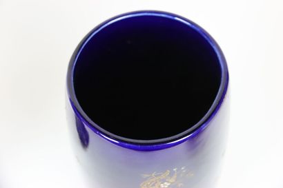 Paire de Vases en faïence polychrome sur...