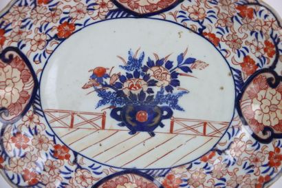 JAPAN. Meeting of a large dish, a dish, and...