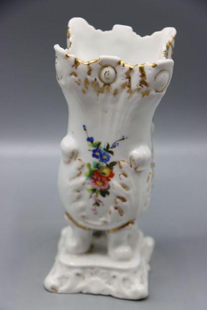 PAIRE DE VASES de mariée en porcelaine de...