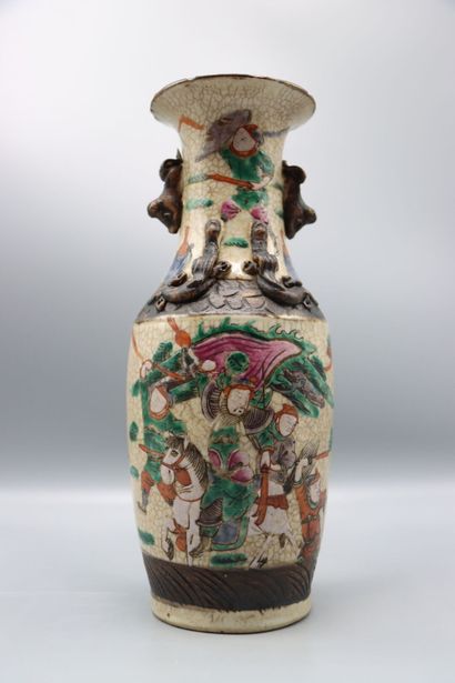 ASIE (Chine) : Vase Nankin à décor polychrome...