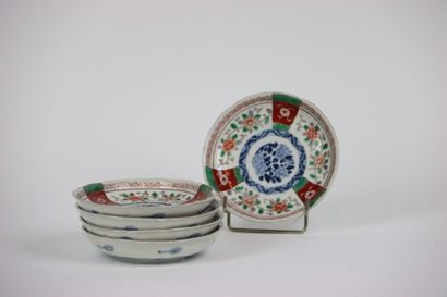 JAPAN. Meeting of five plates in IMARI porcelain...