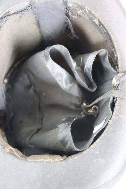 Une paire de chapeau CLAC. Hauteur: 15 c...