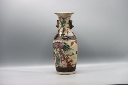 ASIE (Chine) : Vase Nankin à décor polychrome...