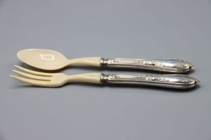 MASS SILVER: Lot including a figured cutlery,...