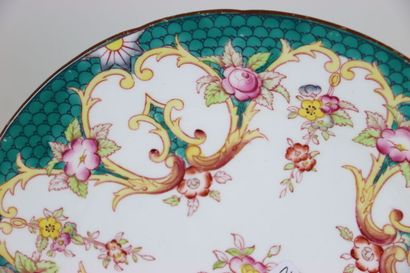 Porcelaine de MINTON : une assiette à dessert...