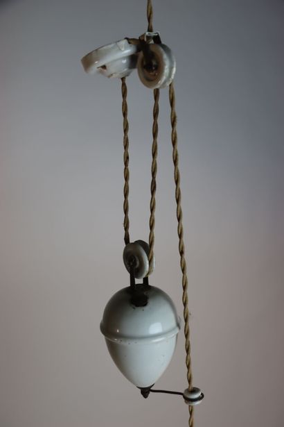 Paire de lustre monte et vient en verre émaillé,...