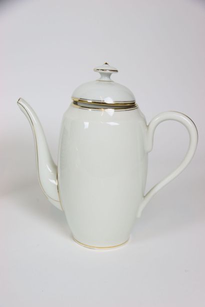 Partie de service en porcelaine de limoges...