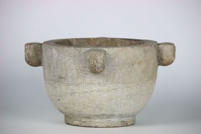 Mortier en pierre. Diamètre : 26 cm. Hauteur...