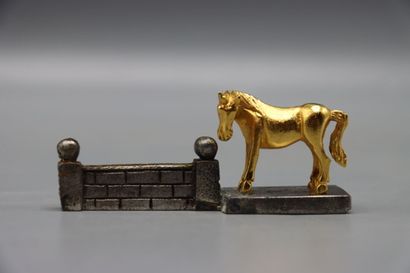 12 knife holders golden horses and silver...
