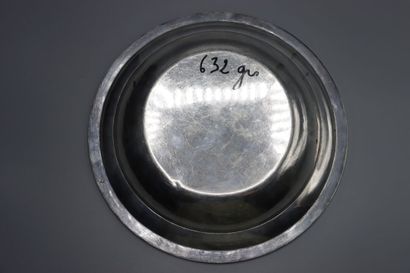 SILVER. Round silver dish. Fillets. Monogram...