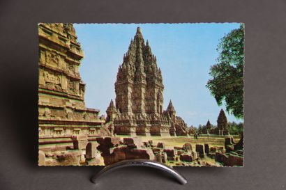1200 cartes postales sur le thème de l'Asie
Ensemble...
