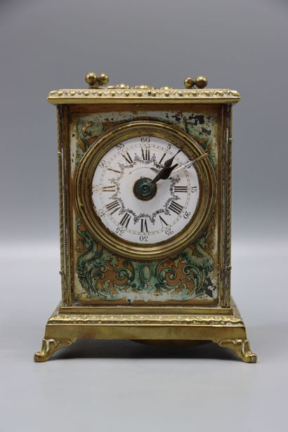 Petite pendule d'officier à décor polychrome...