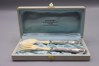 MASS SILVER: Lot including a figured cutlery,...