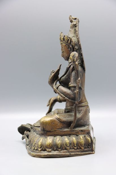 ASIA (INDIA) : Statuette of a Divinity in...
