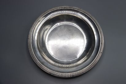 SILVER. Round silver dish. Fillets. Monogram...
