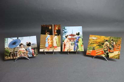 1200 cartes postales sur le thème de l'Asie
Ensemble...