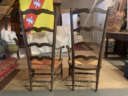 Deux chaises de nourrice paillés en bois...