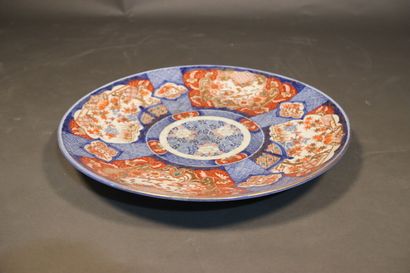 JAPAN, 19th century. Porcelain dish with...