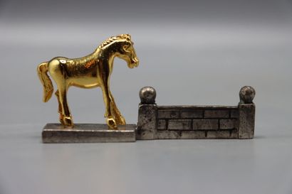 12 knife holders golden horses and silver...