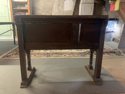 Travail Lorrain. Banc d'église en bois mouluré....