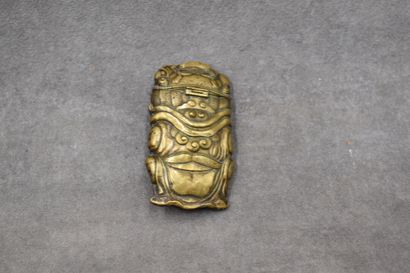 CHINA. Snuffbox in embossed metal. Dimen...