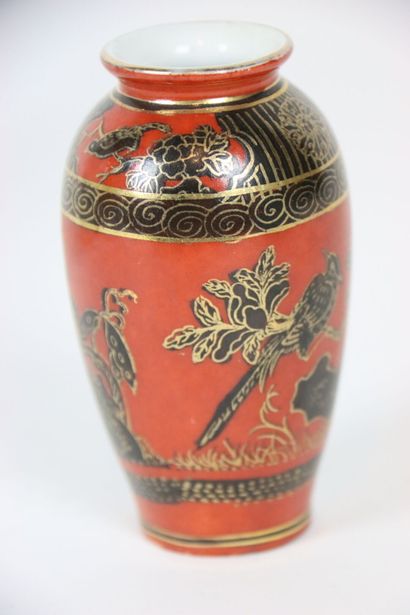 ASIE (CHINE) : Vase en porcelaine émaillée...