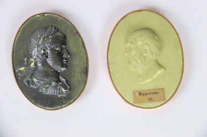 Collection de onze médaillons à décor de...