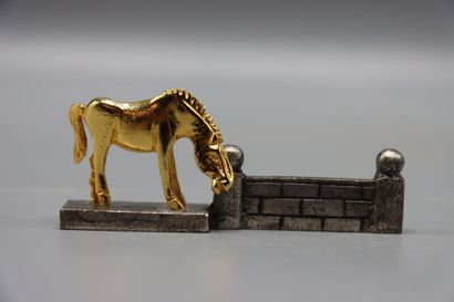 12 knife holders golden horses and silver...