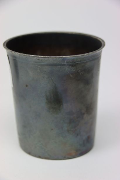 Réunion de deux timbales en argent poinçon...