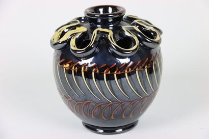 Savoie : Vase en faïence émaillé brune rouge...